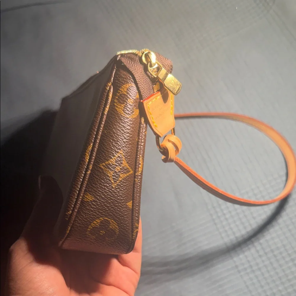 Louis Vuitton Tan and Brown Monogram Shoulder Bag - Picture 9 of 9